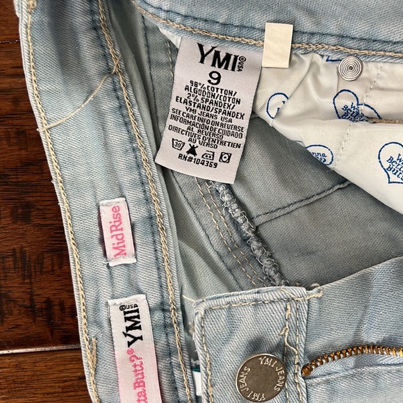 YMI Wanna Betta Butt Mid Rise Shorts Size 9 - Picture 7 of 9